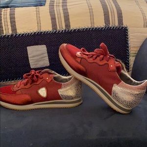 Sketchers Maroon memory foam tennis shoes